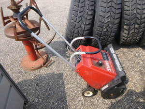 lot 153 image: Toro S-200 Snow Thrower