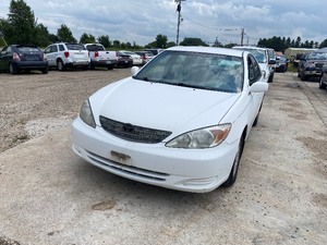 lot 13 image: 2002 Toyota Camry