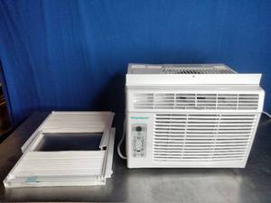 lot 12 image: Keystone 5,000 BTU Window-Mounted Air Conditioner