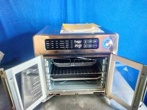 lot 17 image: Emeril Lagasse French Door 26-Qt. Air Fryer 360 - Stainless Steel