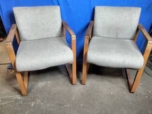 lot 27 image: Reception Area Chairs