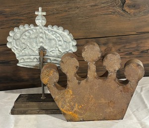 lot 33 image: Set of 2 Decorative Metal Crown Sculptures