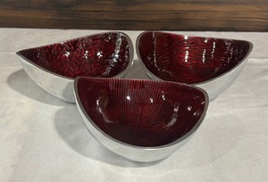 lot 36 image: Set of 3 Simplydesignz Red and Silver Decorative Bowls