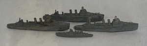 lot 110 image: Vintage Die-Cast Metal Ship Figurines