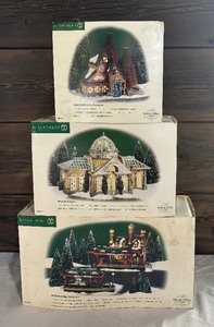 lot 118 image: Department 56 Village Buildings including Margrove Orangery, Royal Staffordshire Porcelains and Old Queensbridge Station