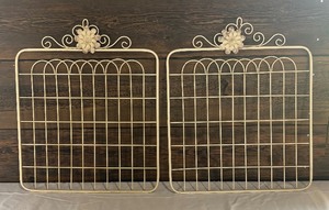 lot 135 image: Beautiful Vintage Style Metal Decor