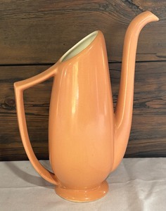 lot 137 image: Mid Century Jaru Bird Pitcher by California Pottery
