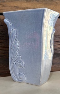 lot 144 image: Vintage USA Red Wing Vase 1105  in Light Blue-Gray Color and Salmon-Pink Inside