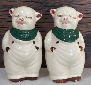 lot 80 image: Vintage Adorable Pair of Shawnee Salt and Pepper Shakers  Pigs with Green Scarfs