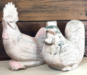 lot 79 image: Vintage Rustic Style Folk Art Decorative Chicken and Hen Figurines