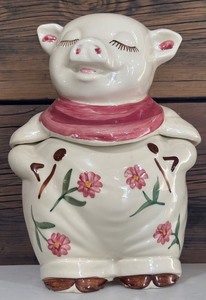 lot 77 image: Shawnee Vintage Cookie Jar & Lid #44 Smiley Pig