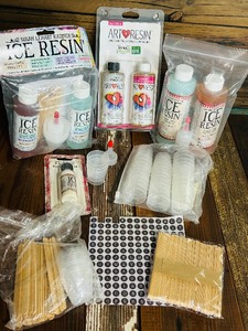 lot 168 image: Resin Crafting Kit