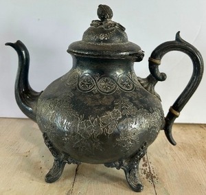 lot 96 image: Vintage Silver Plate Teapot