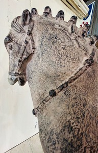 lot 84 image: Emperor Xuanzhongs Fat Horse Statue