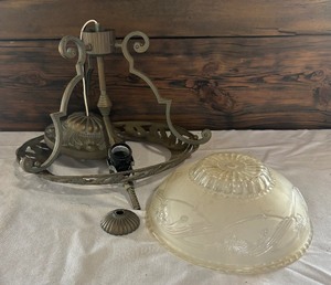 lot 213 image: Vintage Ceiling Light Fixture