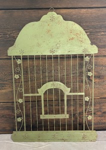 lot 254 image: Vintage Style Bird House Motif Metal Decorative Wall Hanging