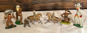 lot 304 image: Variety of Vintage Toy Military Figurines