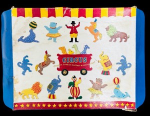 lot 319 image: Vintage Circus Cookie Cutter Set in Original Box