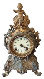 lot 311 image: Vintage Ornate Mantel Clock with Cherub