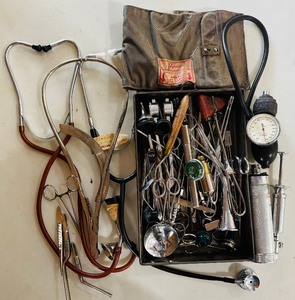 lot 292 image: Vintage Medical Doctors Instruments and Stethoscopes Set