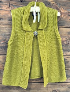 lot 284 image: Green Knit Vest Size LargeXL
