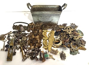 lot 234 image: Lot of Crafting Brass Hardware, Keys, and Decorative Metal Pieces in Tin Bin