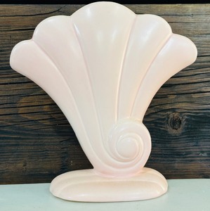lot 177 image: Vintage Red Wing 899 Pottery Pink  Rose Fan Vase