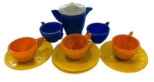 lot 365 image: Vintage Childrens Akro Agate Teas Set