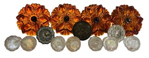 lot 372 image: Assorted Glass Door  Cabinet Knobs