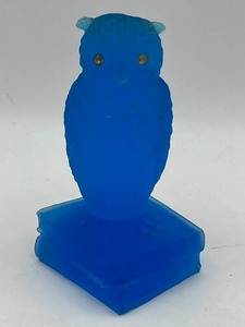 lot 8 image: Vintage 3.5 WESTMORELAND Blue Satin Glass Rhinestone Eyes Owl Figurine