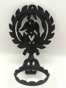 lot 11 image: Vintage Cast Iron Eagle Wall Sconce (8.5 Tall)