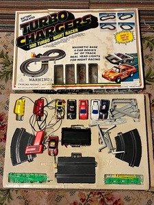 lot 22 image: Vintage Battery Operated Turbo Chargers Slot Car Racing Set
