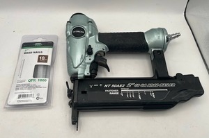 lot 23 image: Hitachi (NT50AE2) 2 18 GA Brad Nailer in Working Condition