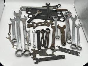 lot 33 image: Wrench Lot