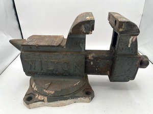 lot 35 image: Vintage WILTON 4 Bullet Vise