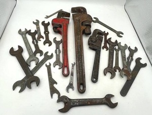 lot 37 image: Vintage Wrench Lot