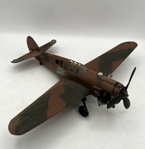 lot 69 image: Vintage 1970 Testors Flyem P40 Warhawk Control Line Gas Powered Engine Plane (Untested)