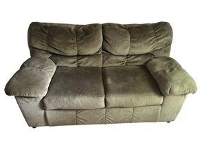 lot 75 image: 68-inch Slumberland Loveseat in Good Condition