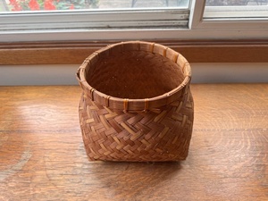 lot 22 image: Handwoven Square to Round Basket with Wicker Pattern