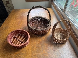 lot 79 image: Set of 3 Woven Decorative Baskets with Handles