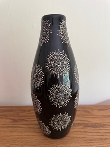 lot 87 image: Black Ceramic Vase with White Textured Floral Pattern