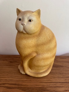 lot 89 image: Vintage Ceramic Cat Figurine by Quon-Quon Japan