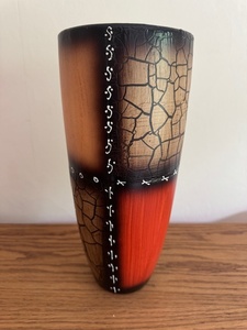 lot 94 image: Heritage Mint Decorative Tall Vase with Patchwork Design