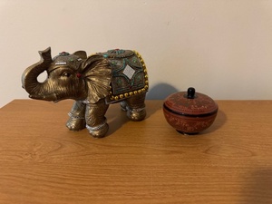 lot 129 image: Decorative Elephant Figurine and Lidded Lacquer Bowl Set