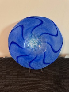 lot 130 image: Signed Blue Art Glass Decorative Bowl with Swirl Pattern