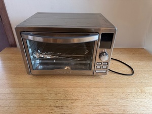 lot 151 image: Gourmia Stainless Steel Countertop Toaster Oven