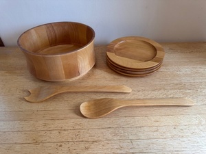 lot 162 image: Wooden Salad Bowl Set with 4 Plates and Serving Utensils