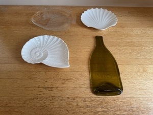 lot 168 image: Set of 4 Nautical-Themed Decorative Plates and Glass Tray