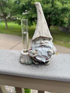lot 189 image: Gnome Garden Decor with Rain Gauge and Bird Figure