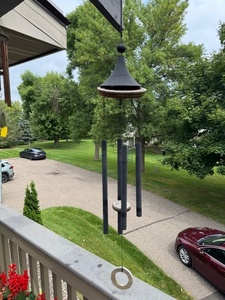 lot 190 image: Outdoor Metal Wind Chime with Black Top and 4 Tubes